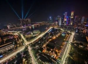 800px-1_singapore_f1_night_race_2012_city_skyline-300x217.jpg.webp