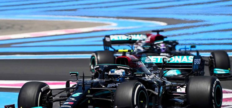 Valtteri Bottas ispred Lewisa Hamiltona
