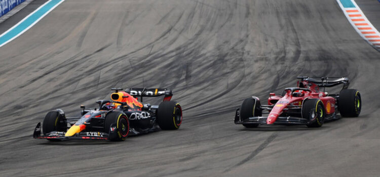 Max Verstappen i Charles Leclerc