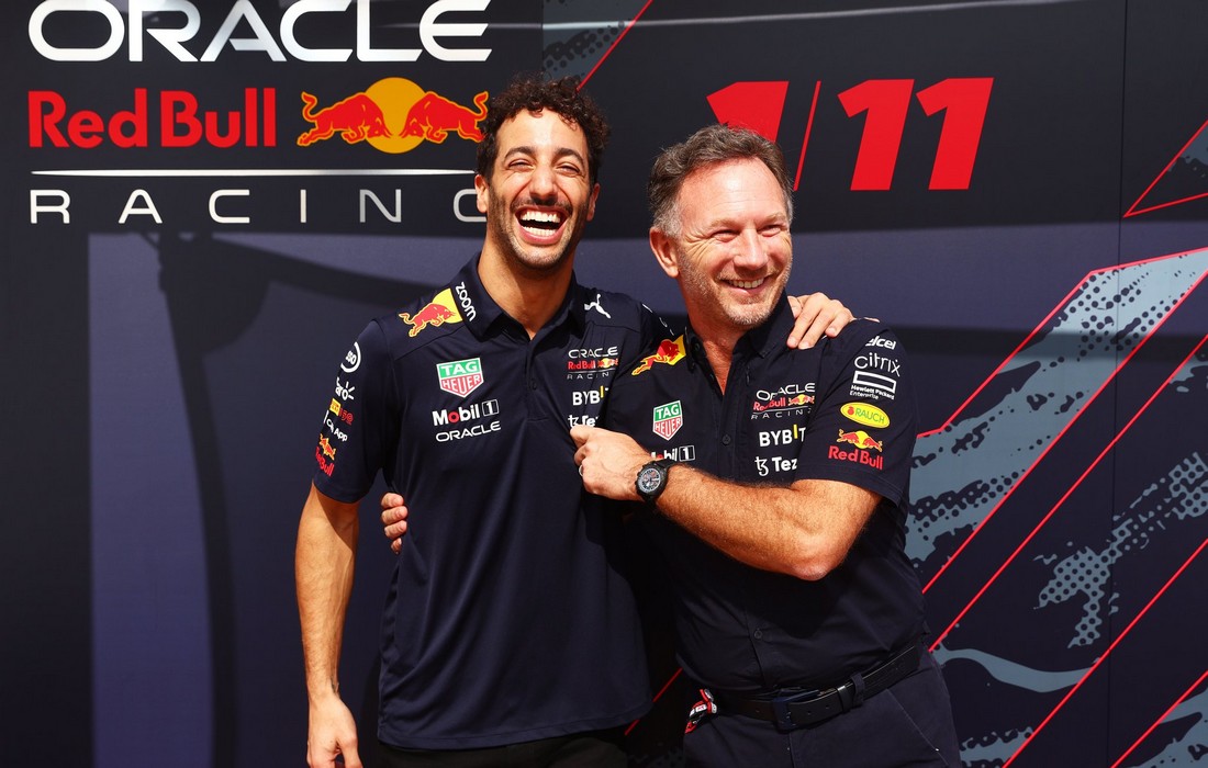 Daniel_Ricciardo_Christian_Horner_Red_Bull_Test_Vozac.jpg