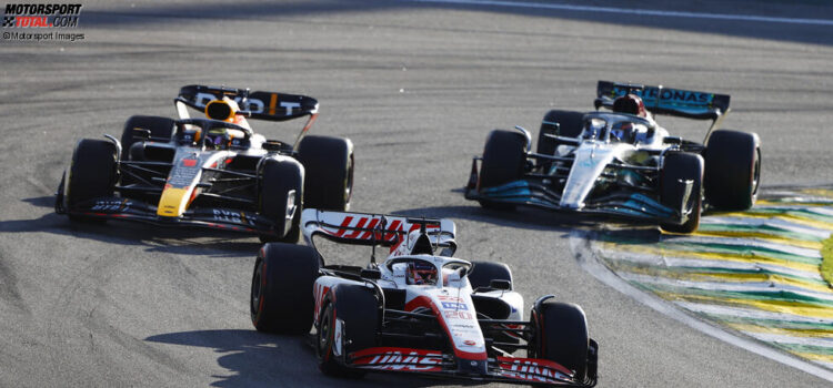 Kevin Magnussen, Max Verstappen i George Russell