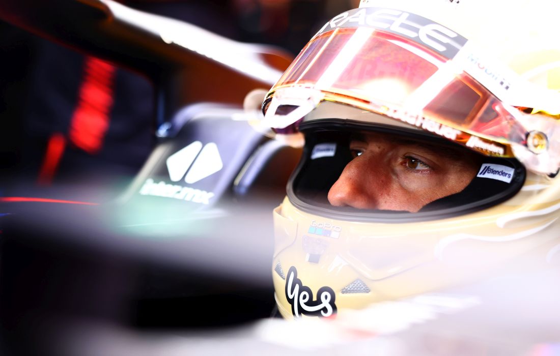 Daniel_Ricciardo_Red_Bull_RB19_Test_Pirelli_Silverston_Garaza_1.jpg